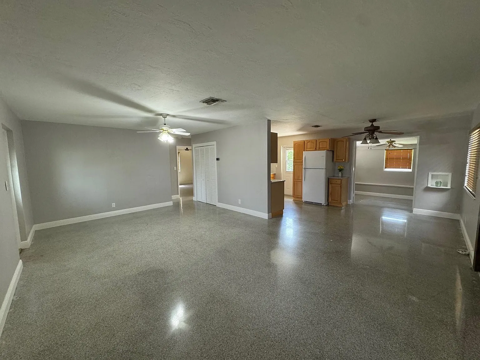 3 bed, 2.0 bath, 1357 sqft, $3,450 — Photo 4