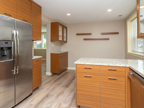 5th image of 8060 N Oriole Ave #1G