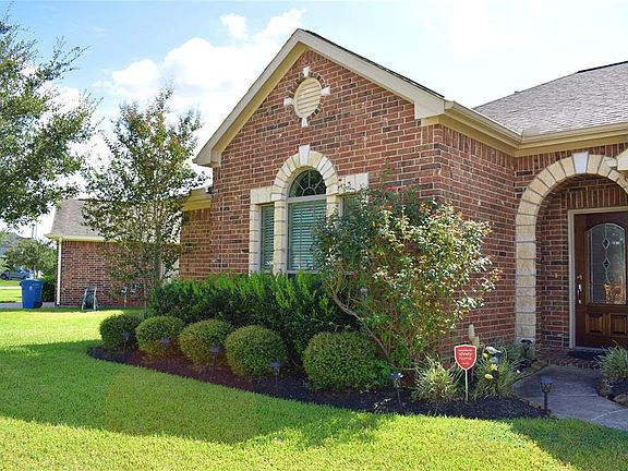 3rd image of 122 Long Canyon Ln