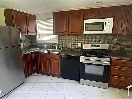 2404 Smith Ave — Photo 2