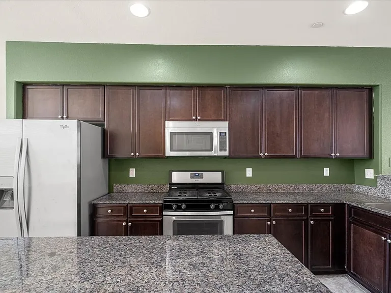 4563 Townwall St N — Photo 7