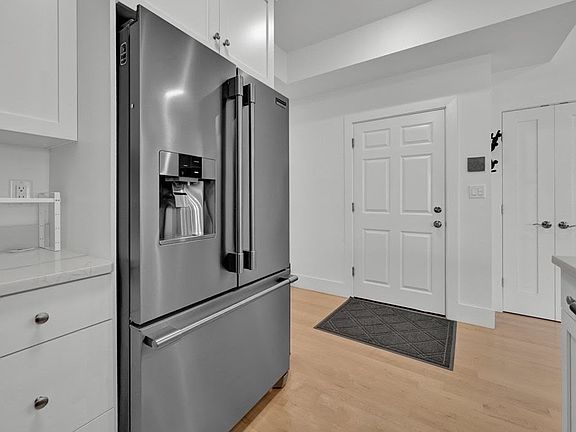 2nd image of 254 Spencer Ave #5