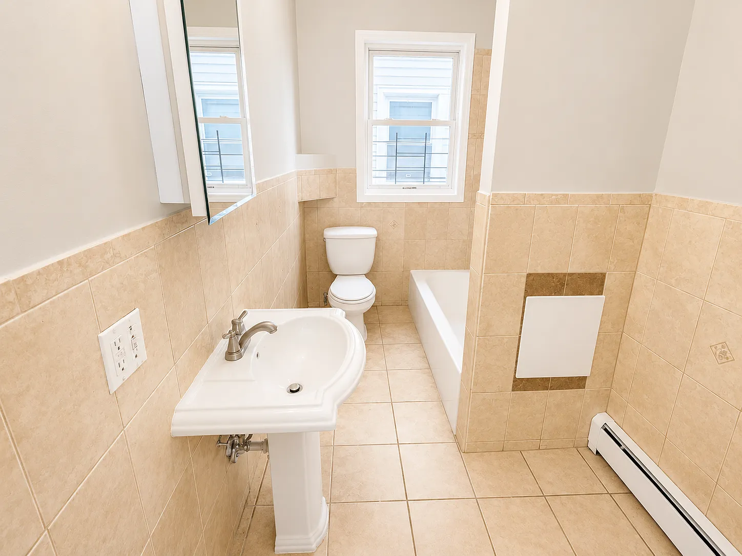 3 bed, 1200 sqft, $1,995 — Photo 3