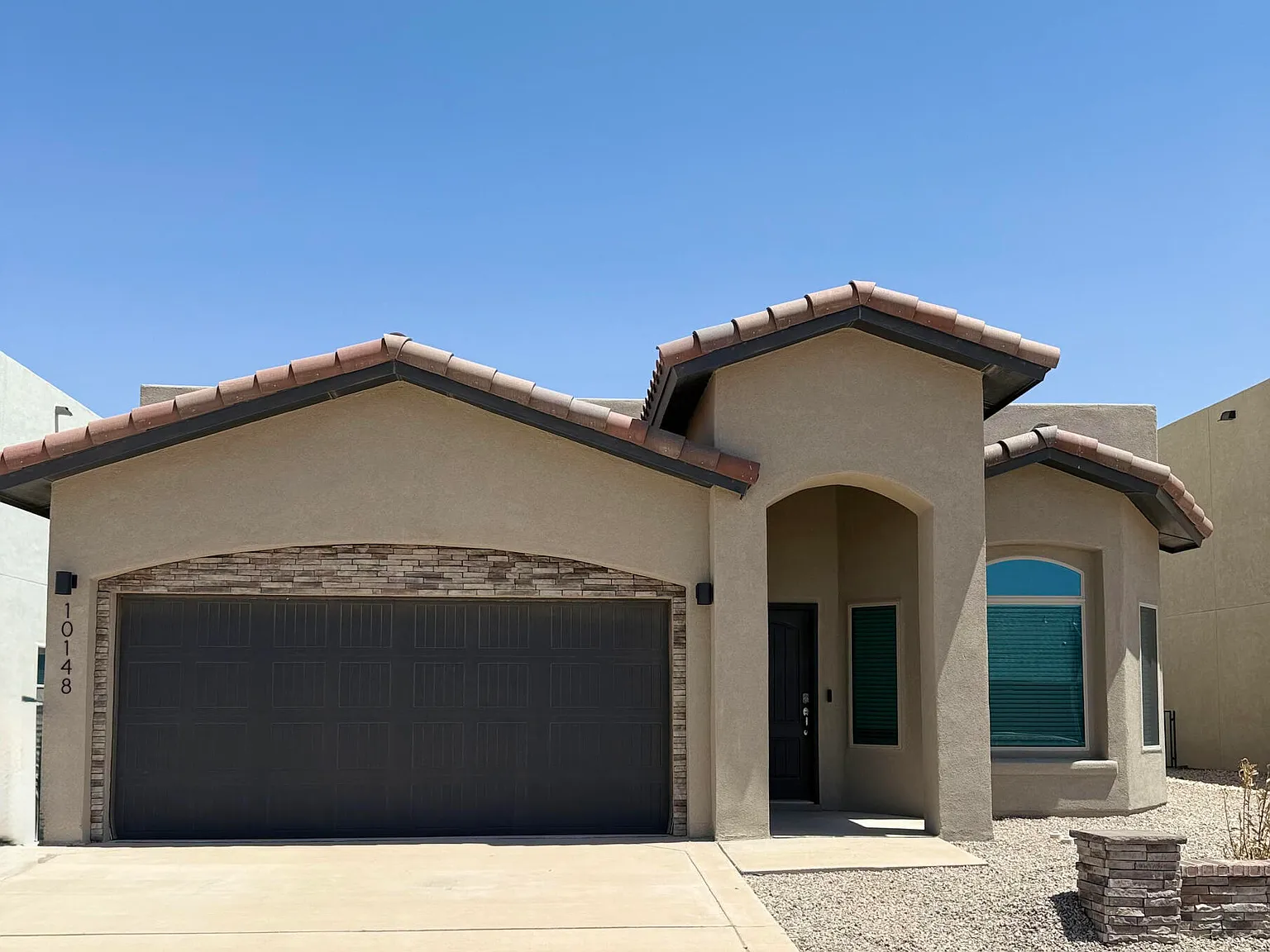 4 bed, 2.0 bath, 1640 sqft, $1,900 — Photo 2