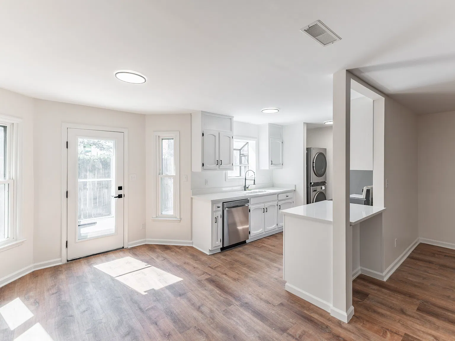 3 bed, 2.5 bath, 1700 sqft, $1,575 — Photo 2