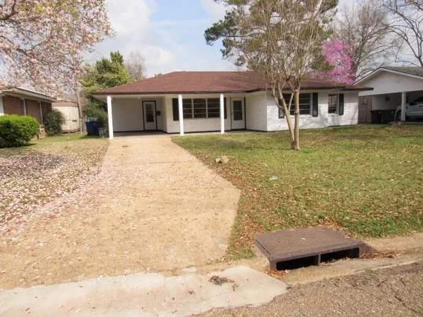 704 Watson Dr, Natchitoches, LA 71457