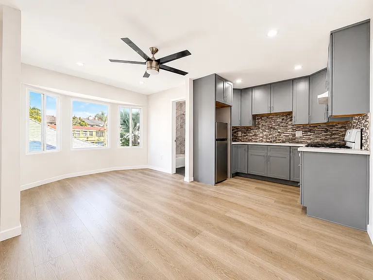 00-1007 E Ocean Blvd #17 — Photo 6