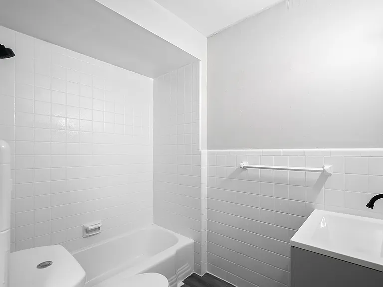 Heights Garden Apartments — Photo 6