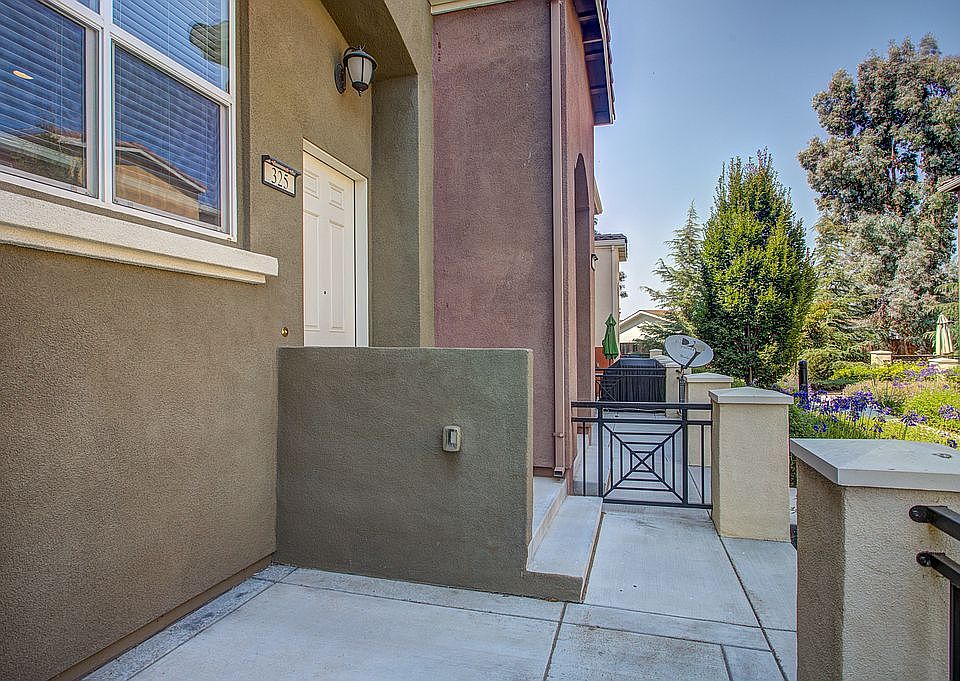 1st image of 325 Esfahan Ct