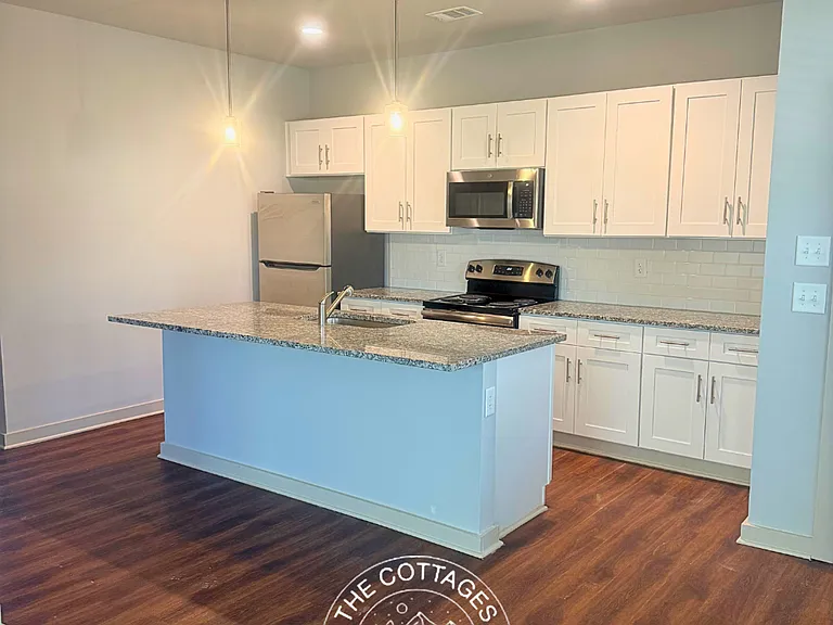 Save 25% Your Second Month at Cottages at 76 - Luxury Living! — Photo 10