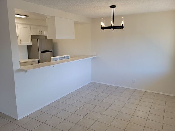 5th image of 337 Gladys Ave #6