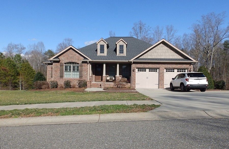 1st image of 2616 Pebble Creek Dr
