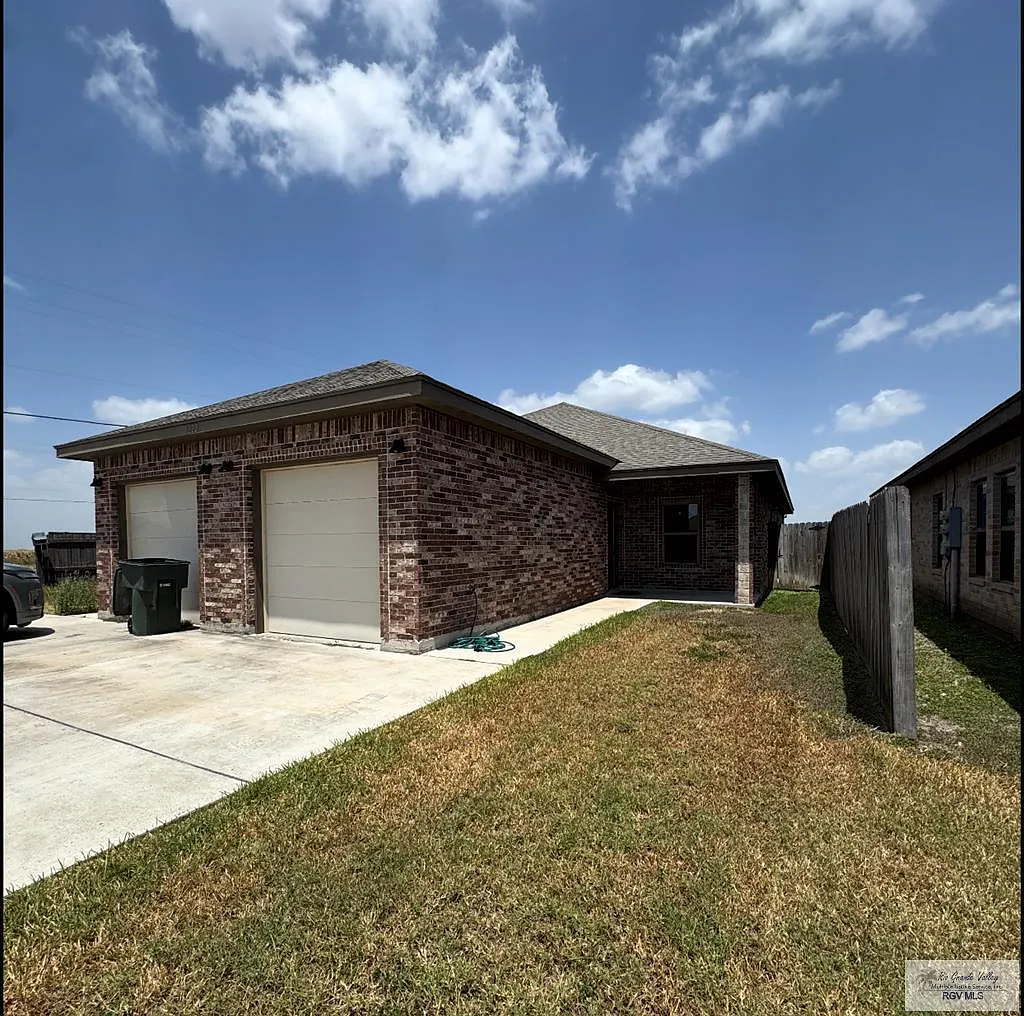 3 bed, 2.0 bath, 1348 sqft, $1,400 — Photo 1