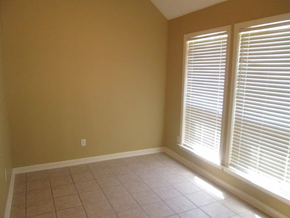5th image of 10020 Victor Dr