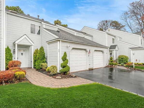 45 Max Court #45, Islandia, NY 11749