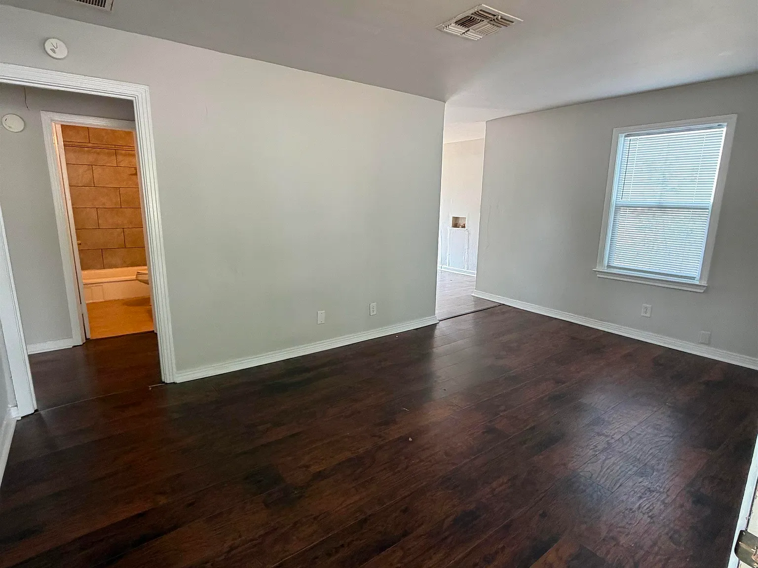 2 bed, 1.0 bath, 768 sqft, $1,025 — Photo 4