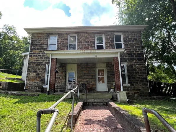 6 E Division St, Jeannette, PA 15644