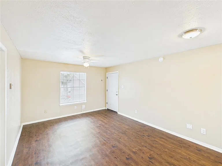 2411 Jaguar Dr #D — Photo 5