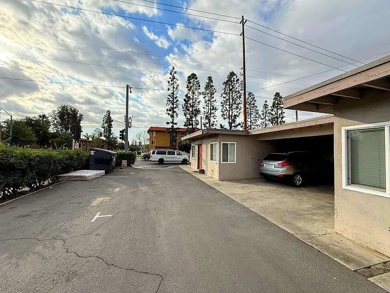279 S Mollison Ave — Photo 14