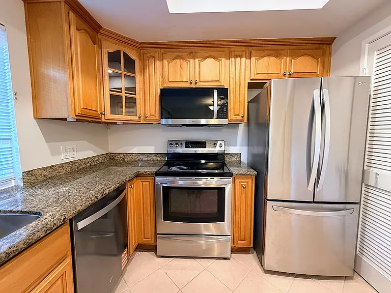 816 Juno Ln — Photo 2