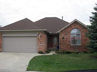 41855 W Fairmouth Park Dr, Clinton Township, MI 48038