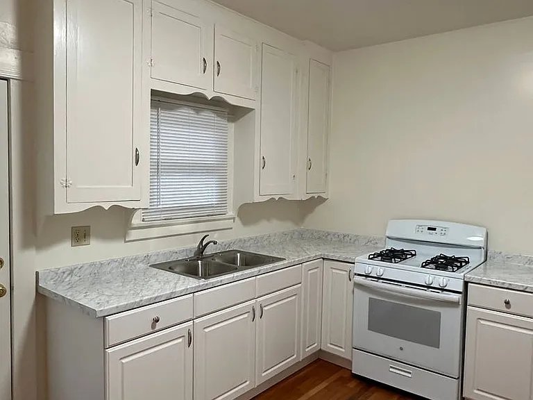 2446 India St — Photo 18