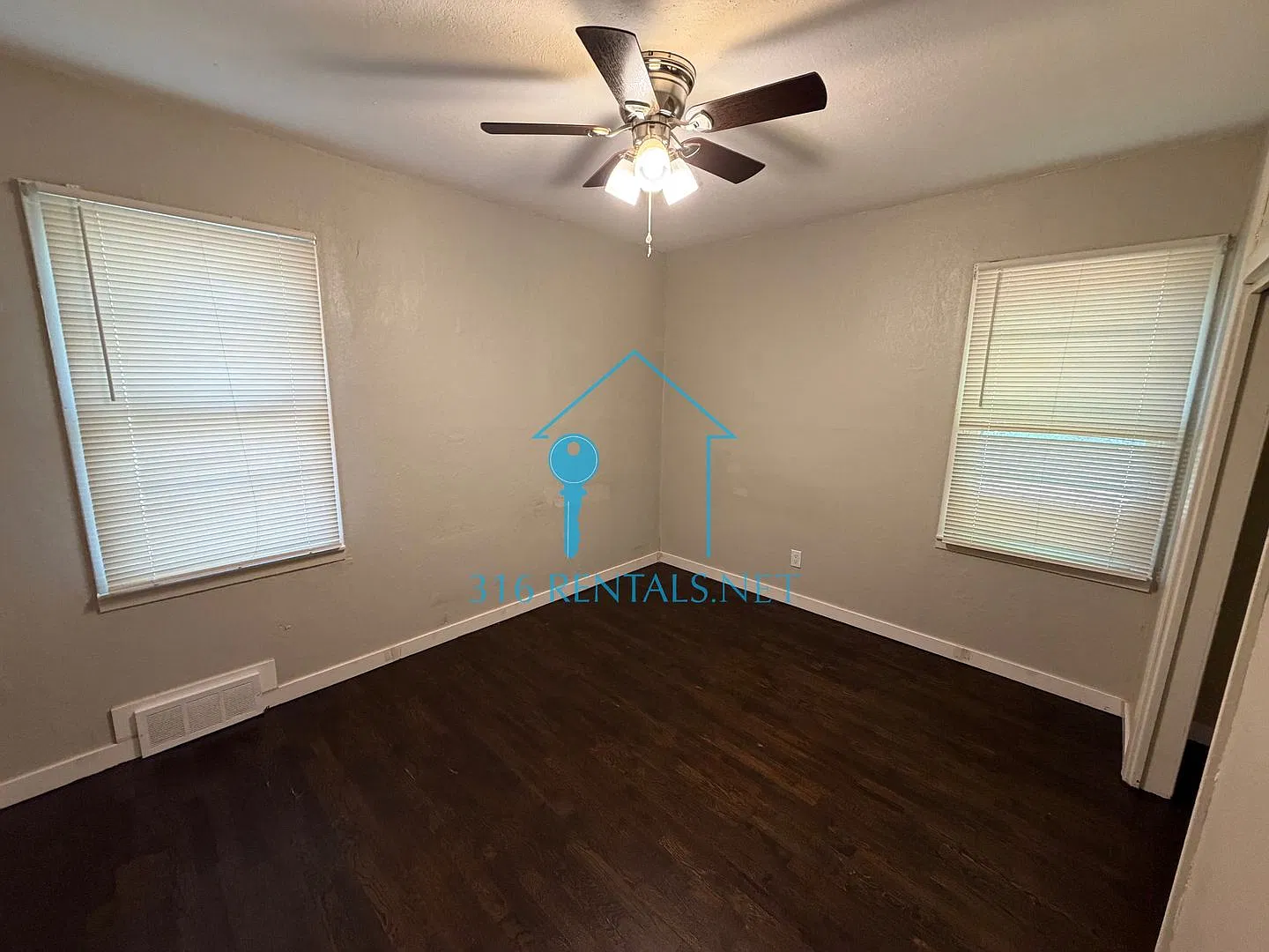 $950 - 2 bed 1 bath - Beautiful Duplex — Photo 4