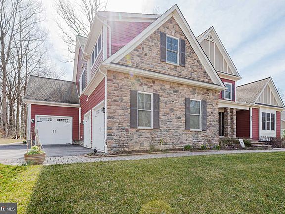 2nd image of 1423 Delaunay Ln