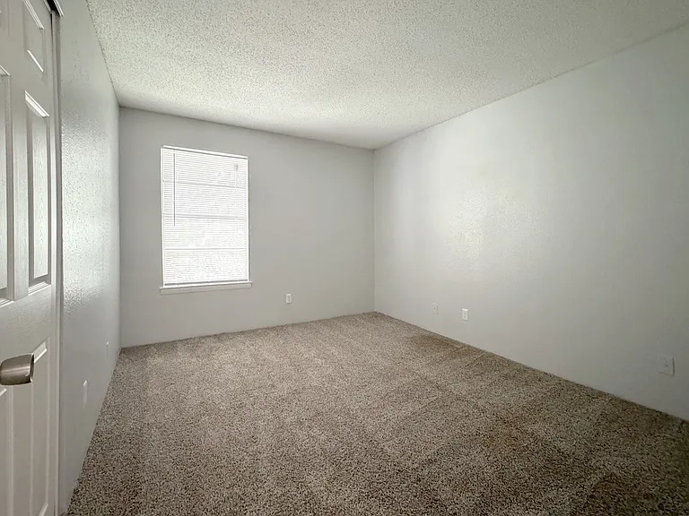 Ascot Place Apartments — Photo 46