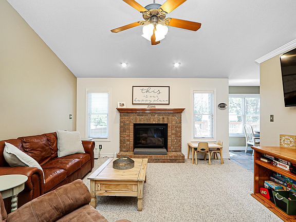 5th image of 3731 Peachtree Cir