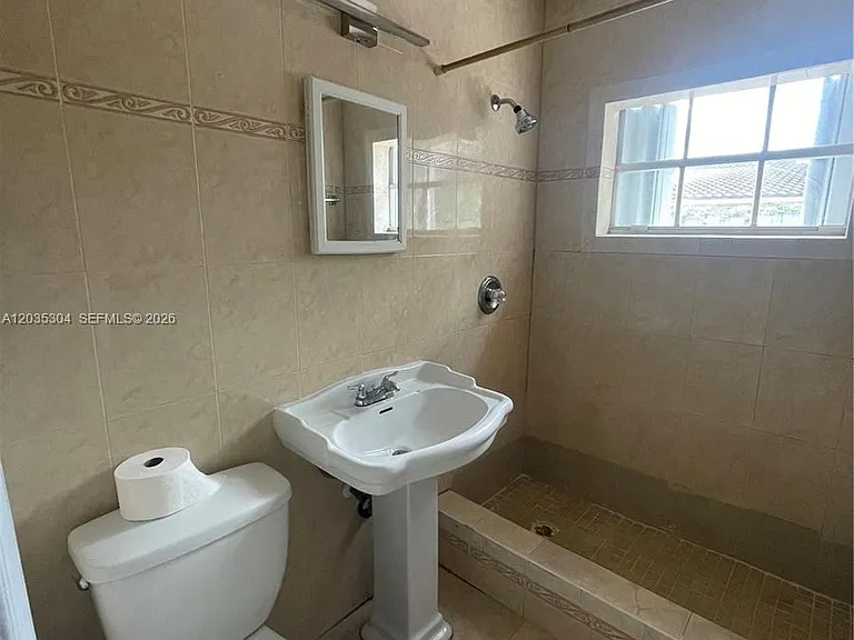 1435 NE 173rd St — Photo 12
