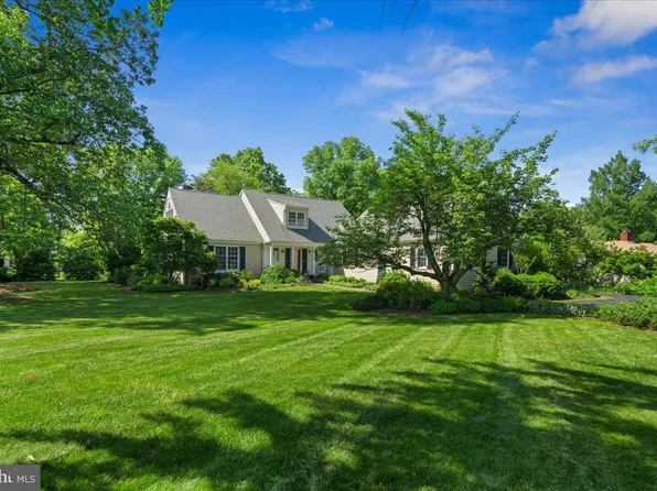 209 Penn View Dr, Pennington, NJ 08534