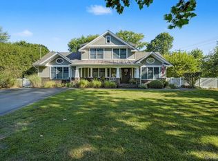 2 Greg Ln, East Northport, NY 11731