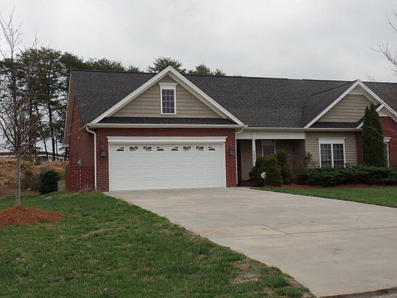 3rd image of 115 Creekside Dr APT A