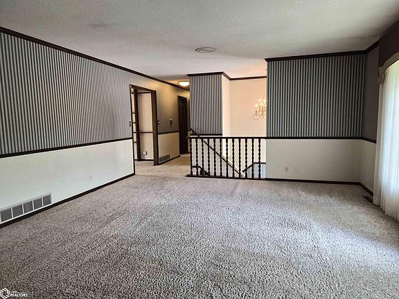 5th image of 235 Terrace Dr