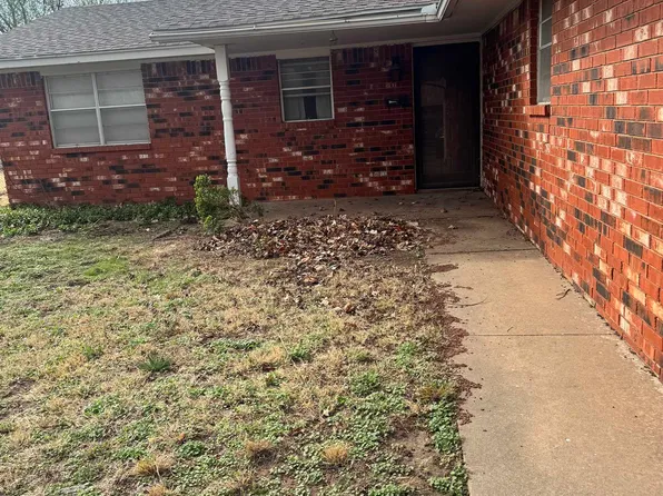 709 Chisholm Trl, Enid, OK 73701