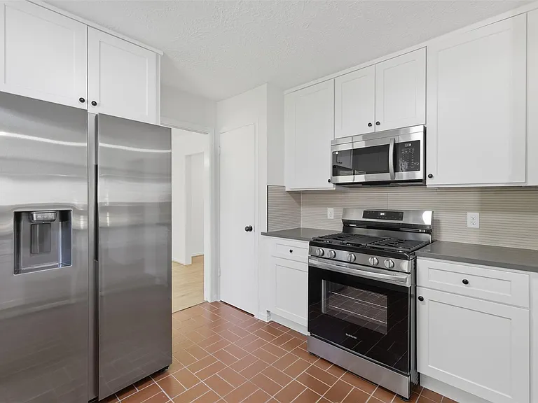 3930 Cypress Hill Dr — Photo 17