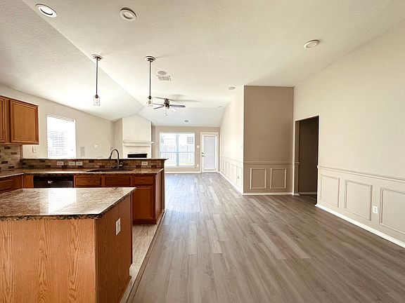 5th image of 624 Cranbrook Dr