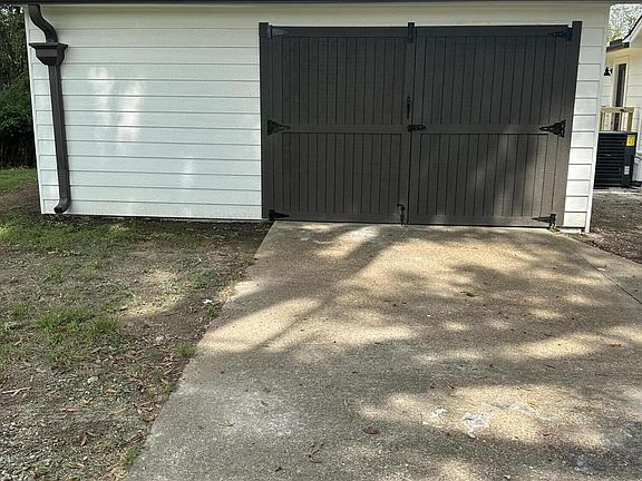 2nd image of 588 Martin Luther King Dr