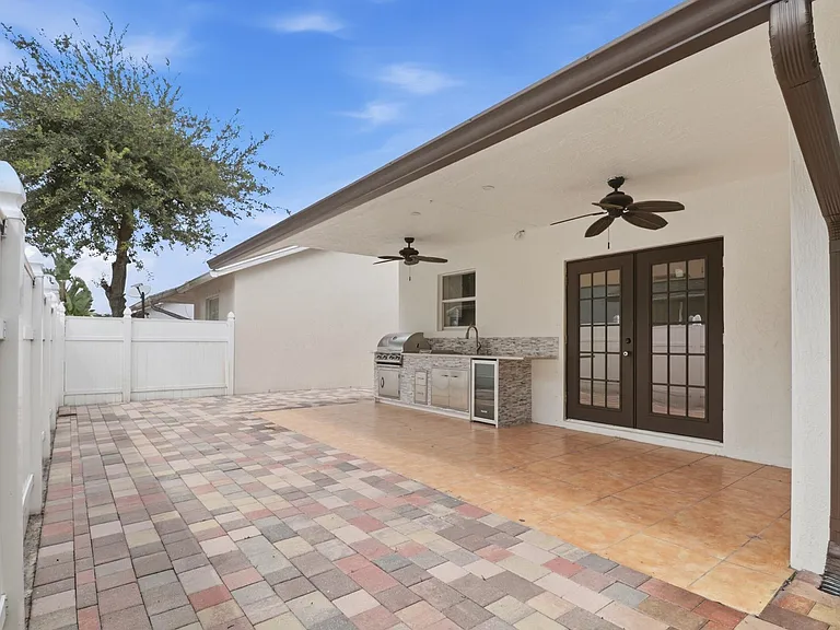 105 Vanessa St — Photo 31