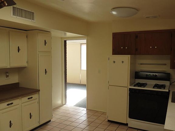 5th image of 1331 W King Pl