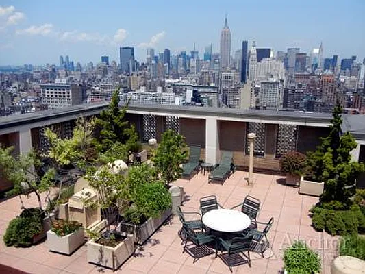 Rented by Anchor Associates | media 10