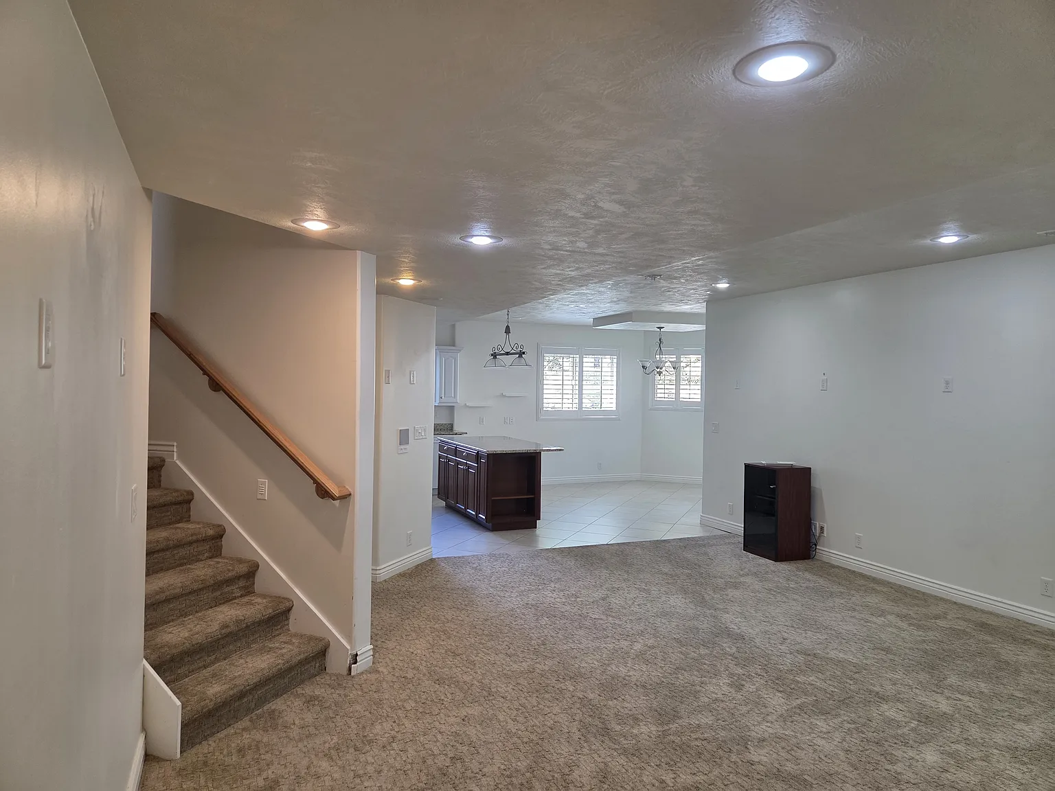 3 bed, 1.5 bath, 2000 sqft, $2,450 — Photo 3