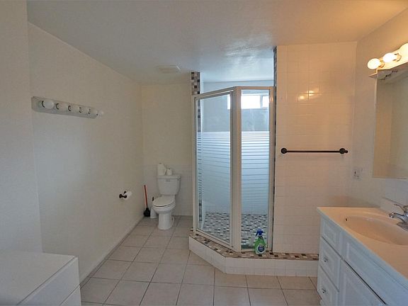 4th image of 333 Lausanne Dr #B