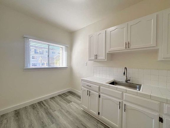 4th image of 147 S Normandie Ave APT 210