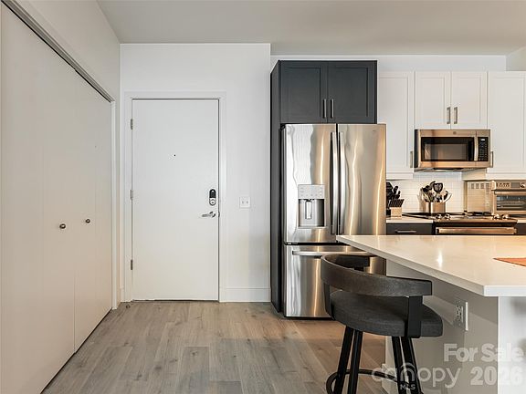 5th image of 68 Craven St #203