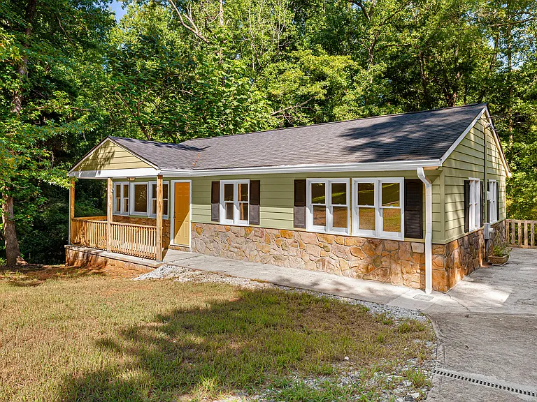 407 Veterans Dr — Photo 3