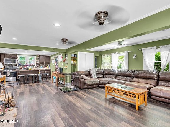 2nd image of 831 Palmer Avenue