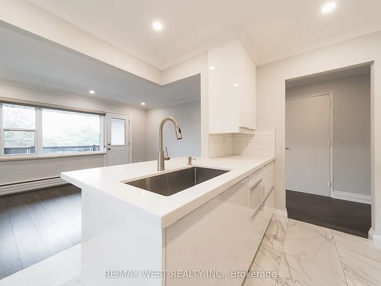 237 Melrose St #7 — Photo 3