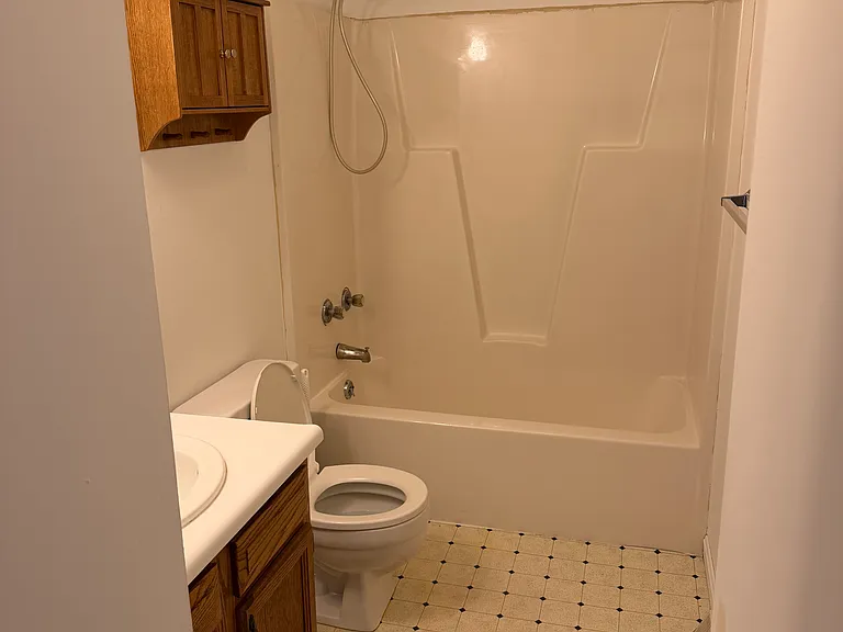 107 Hopewell Dr — Photo 9